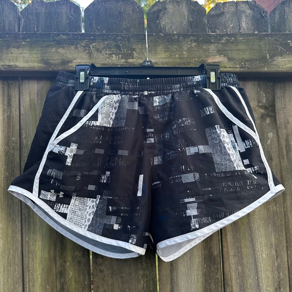 Under‎ Armour HeatGear 3" Printed Black White Glitch Running Shorts Sz Medium